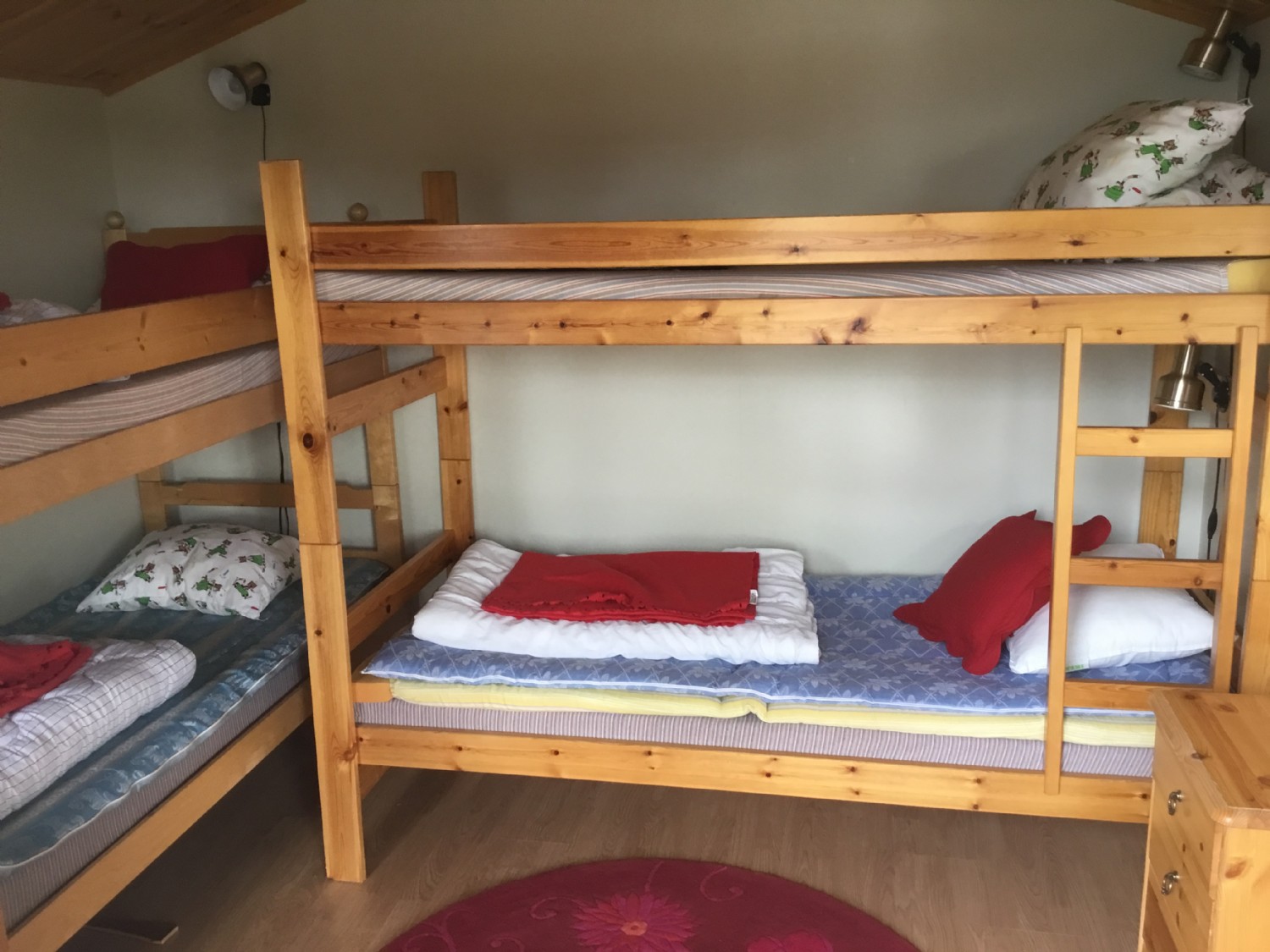 4 extra sovplatser i gäststugan 