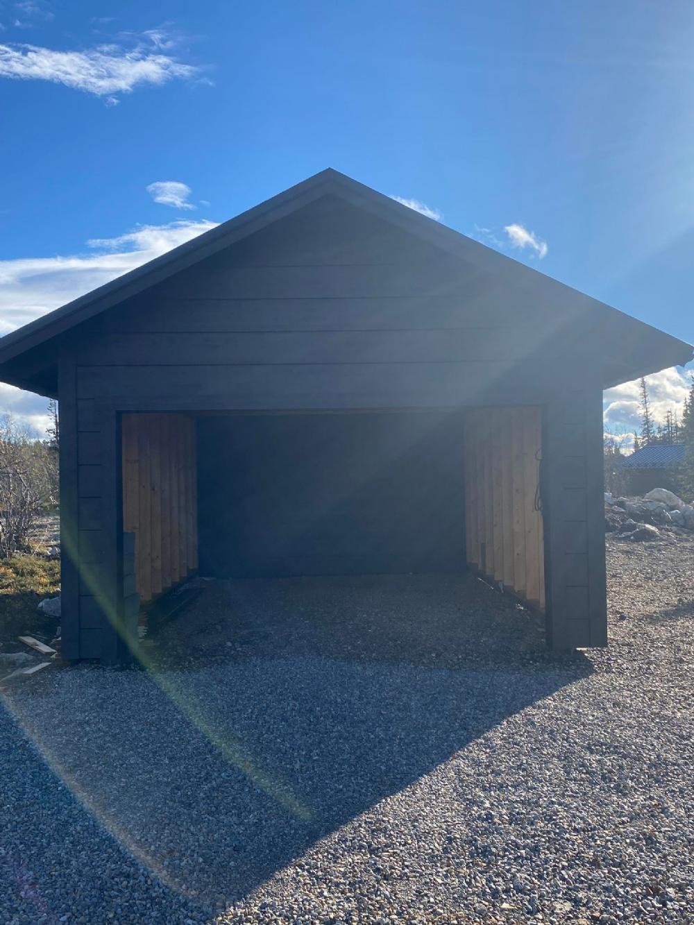 Carport finns att tillg med laddare 