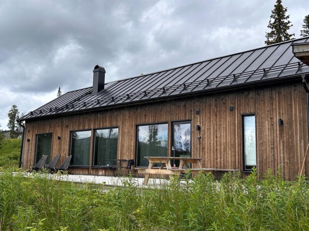Stor altan i direkt s�derl�ge och med fantastisk utsikt �ver fj�llen&nbsp;