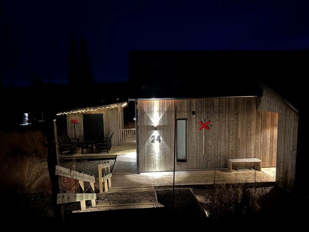 Easee laddbox (syns ej p� bilden) i direkt anslutning till parkeringen&nbsp;