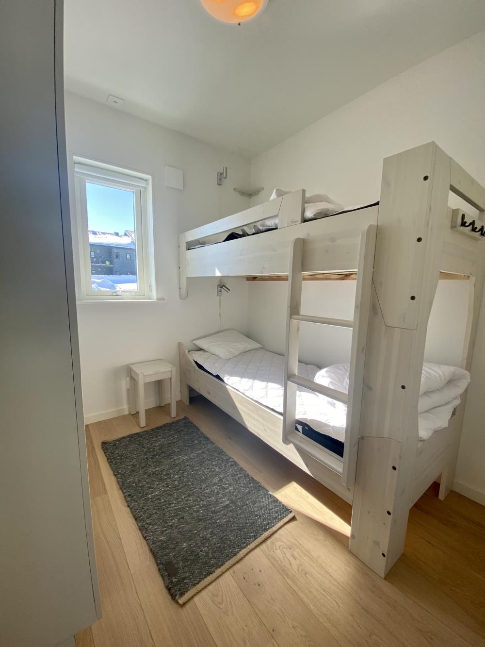 Sovrum med våningssäng nedre plan  